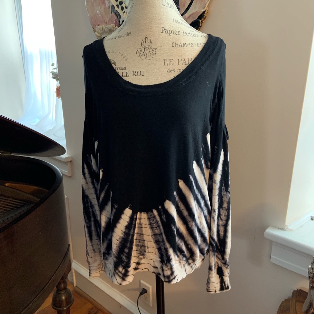 Young Fabulous & Broke tie dye cold shoulder top!L